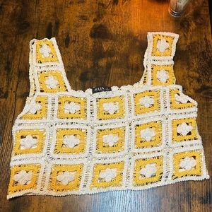Julia size s doily type sweater yellow/white
